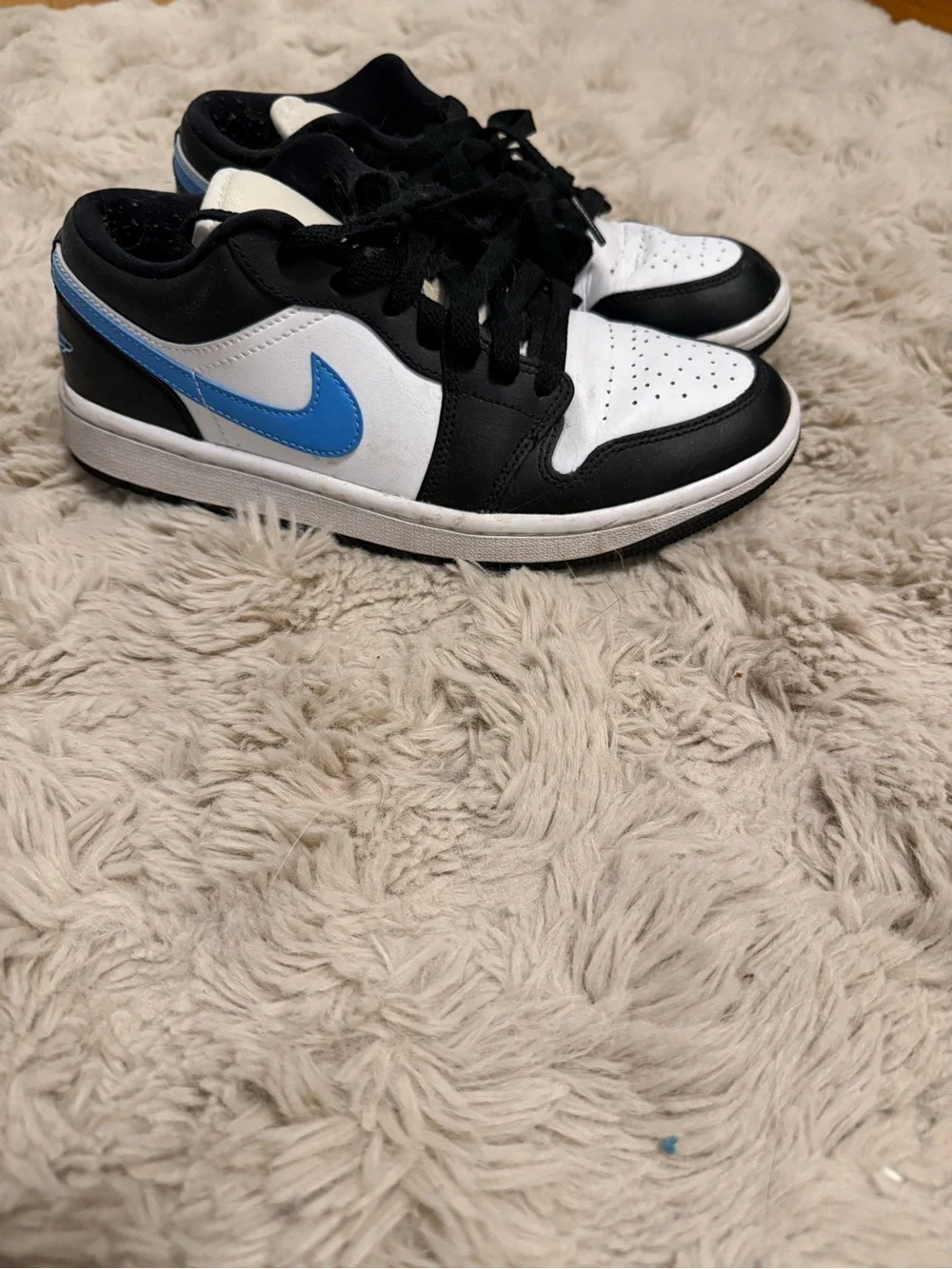 Wmns Air Jordan 1 Low 'Black University Blue - Picture 3 of 3